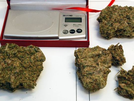 Nielegalny handel narkotykami, alkoholem i tytoniem