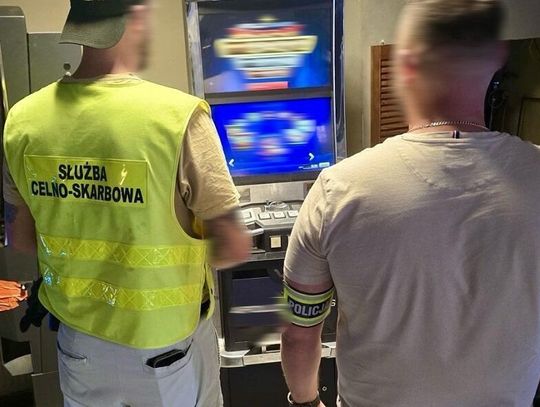 Nielegalny hazard w Tczewie. Policja i KAS zabezpieczyły sześć automatów do gier