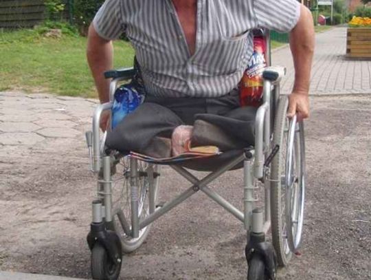 Niepełnosprawni i ich bariery. Bez nóg, bez żony, bez domu. Największa zmora - wysokie krawężniki