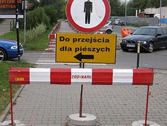 Nieśli znak - zaporę drogową