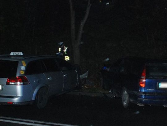 NIETRZEŹWA 19-LATKA BEZ UPRAWNIEŃ SPOWODOWAŁA WYPADEK DROGOWY