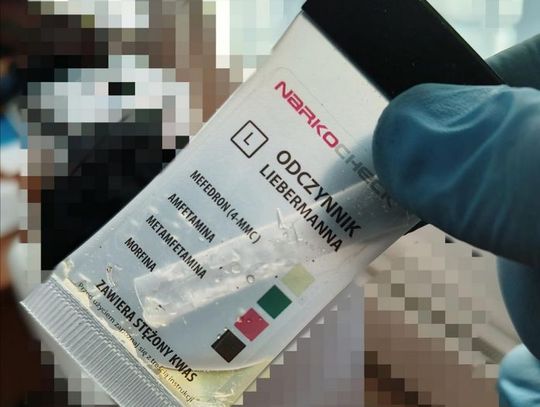 Nietrzeźwy kierowca Audi miał przy sobie narkotyki. 25-latek został zatrzymany