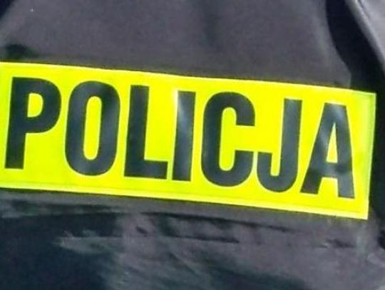 Nietrzeźwy kierowca przewoził pasażerów w bagażniku 