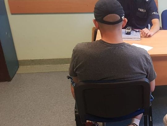 Nietrzeźwy kierowca wiózł samochodem dzieci