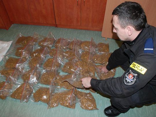 Nietrzeźwy kierowca z nielegalnym tytoniem