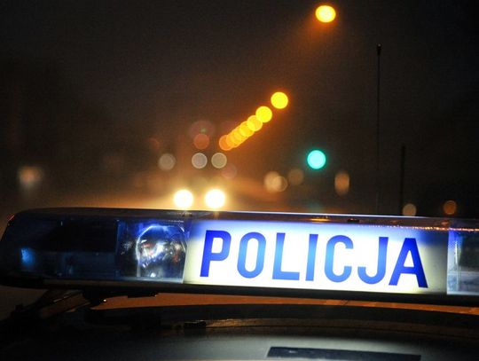 Nietrzeźwy na kradzionym rowerze groził policjantom nożem.