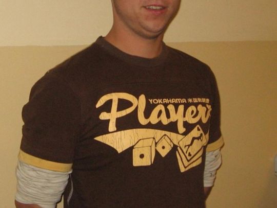 Nietrzeźwy wandal - zasikał samochód, bo właściciel go uciszał...