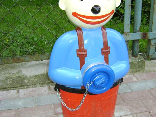 Nietypowe hydranty w Tczewie. Styl retro i postać z bajki