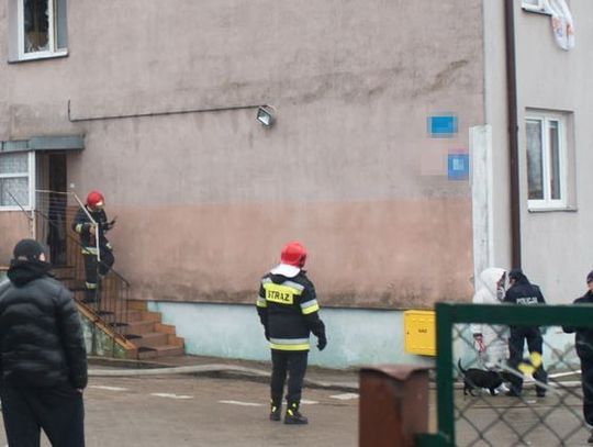 Niezwykła odwaga pozwoliła uratować policjantom głuchoniemą kobietę z pożaru