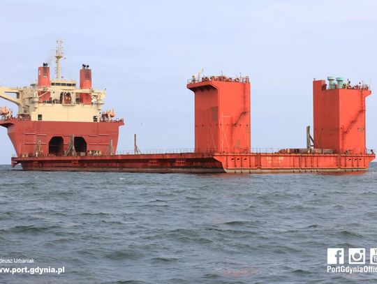 Niezwykły statek na gdyńskiej redzie 