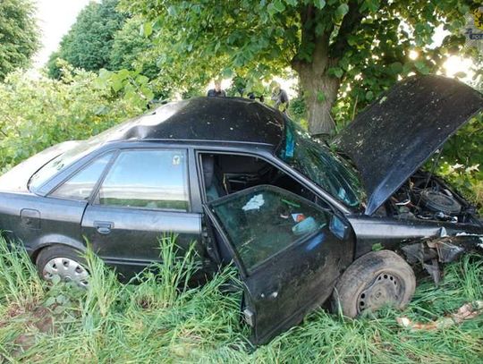 Nocą w drzewo, nieprzytomny kierowca w szpitalu