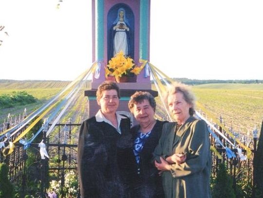 Nocami przesuwają mi się wspomnienia, jakbym oglądała film