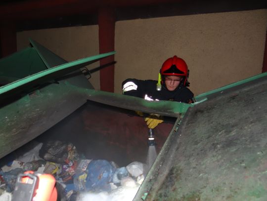 Notoryczne pożary śmietników sprawką podpalacza?