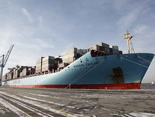 Nowe połączenie Gdańsk - Azja. Rekordowy oceaniczny kontenerowiec w porcie gdańskim