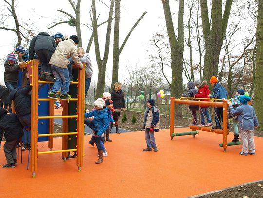 Nowoczesny plac zabaw już służy uczniom Szkoły Sportowej