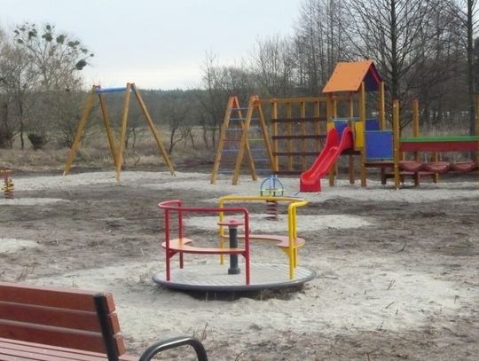 Nowy plac zabaw w Jałowcu 