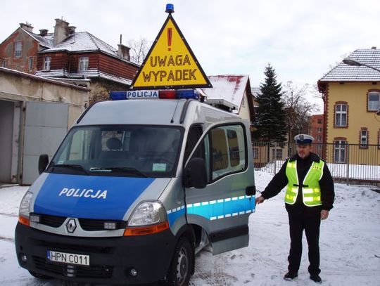 Nowy policyjny Renault Master. „Uwaga wypadek” – tczewska drogówka wzmocniona radiowozem