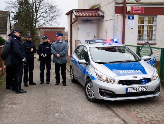 Nowy samochód dla policji w Potęgowie