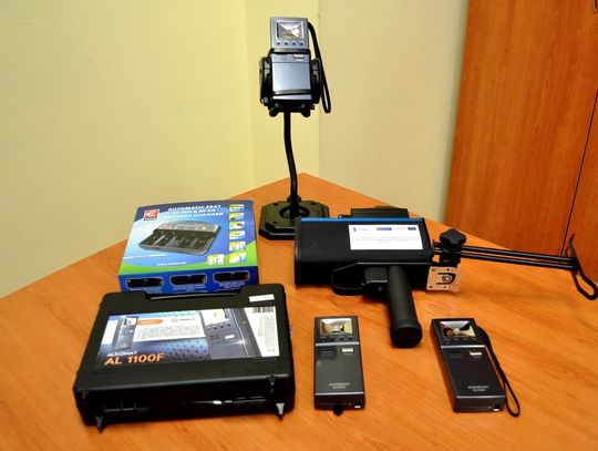Nowy sprzęt dla starogardzkiej policji - laserowy miernik prędkości i bezustnikowe alkomaty