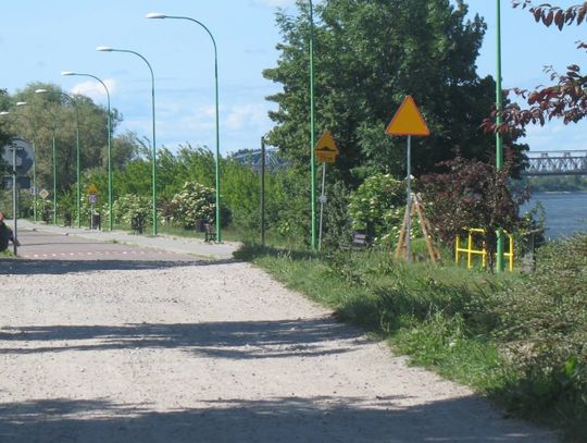 Nowy znak na ul. Ceglarskiej. Chyba coś tu nie gra...