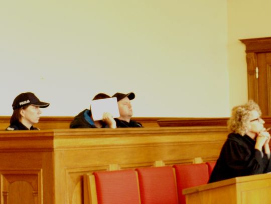 "Nożownik" bez wyroku. Szukają ojca oskarżonego