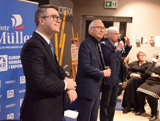 O długu państwa, imigracji z Kazimierzem Smolińskim i Piotrem Müllerem w Bibliotece Kwadro w Sztumie