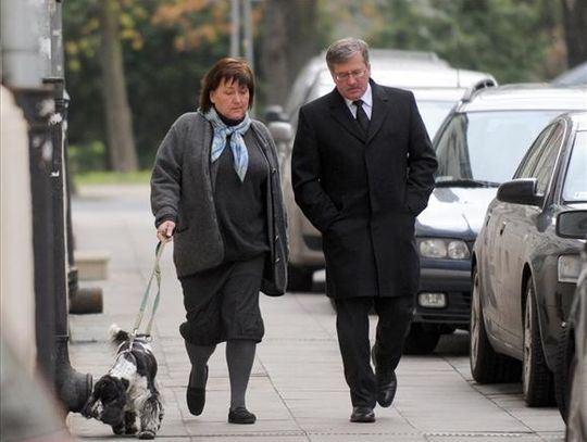 O PÓŁNOCY WYGRYWAŁ KACZYŃSKI, LECZ PO GODZINIE - KOMOROWSKI PREZYDENTEM! WYNIKI PKW z 95% obwodów: Kaczyński - 47.37%, Komorowski - 52.63%