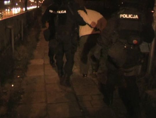 O świcie rozbito grupę przestępczą złodziei aut