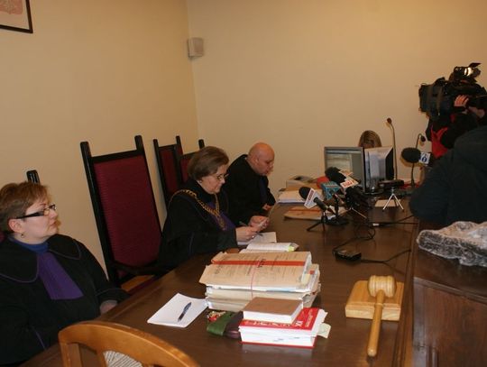 Obraza uczuć religijnych przez Nergala w sądzie. Podarł publicznie Biblię, sprawa wraca na wokandę