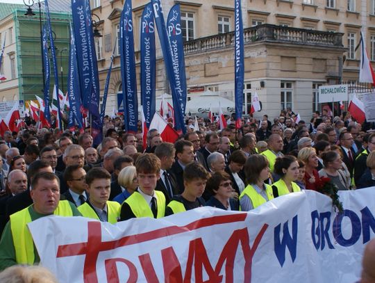  &quot;Obudź się Polsko!&quot; manifestacja antyrządowa. &quot;Solidarność&quot;, sympatycy Radia Maryja i PiS