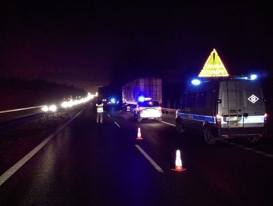 OBWODNICA: Potrącony 22-letni kierowca z Ukrainy. Wymieniał koło w samochodzie ciężarowym.