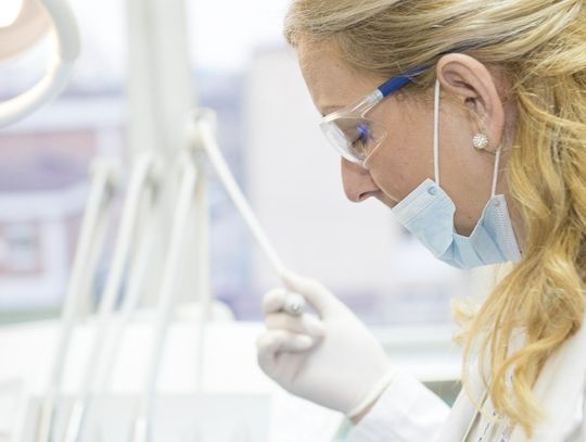 Oczyszczacz powietrza do gabinetu stomatologicznego