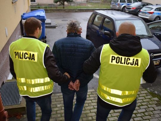 Od roku wracał nietrzeźwy do domu i znęcał się na rodzicami.