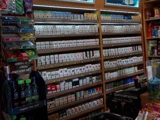 Od sklepu do sklepu. Udaje zakupy i... kradnie papierosy  