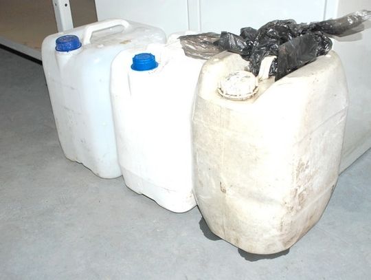 Odciągali paliwo z zaparkowanych ciężarówek