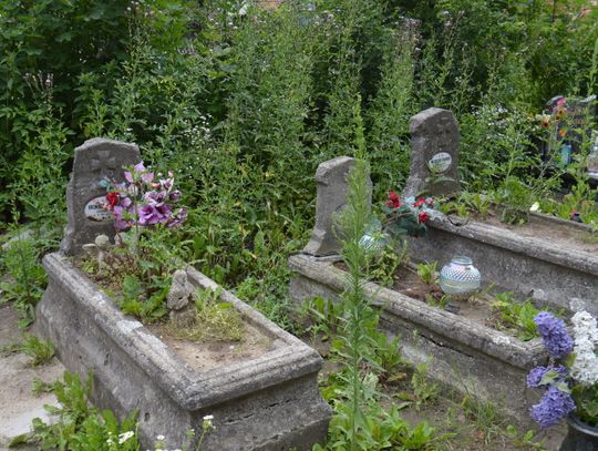 Odnowią nagrobki żołnierzy. Dotacja wojewody ruszy zaniedbany temat