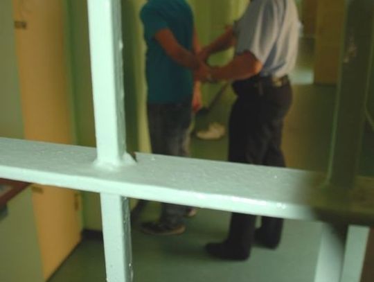 Odrzucone zawiniątko w "maluchu"