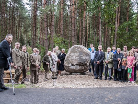 Odsłonięto pamiątkowy głaz