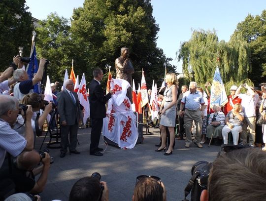 Odsłonili pomnik Anny „Solidarność” Walentynowicz