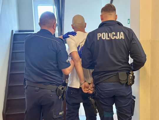 ODURZONY NARKOTYKAMI 32-LATEK MIAŁ POD OPIEKĄ NOWORODKA