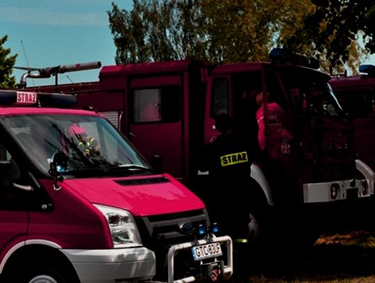 Ogień trawił drewniany budynek w Czarlinie