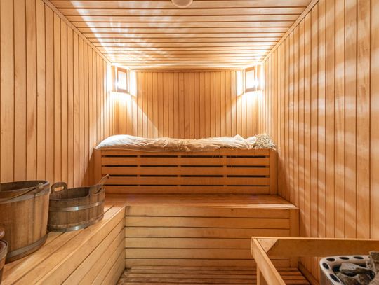 Ogród pełen relaksu i odprężenia, czy sauna wolnostojąca.