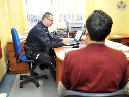 Okradli mieszkanie. Wpadli podczas kolizji 