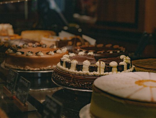 Opakowanie cukiernicze i kartony do tortów – jak wybrać idealne rozwiązanie dla Twojej pracowni?