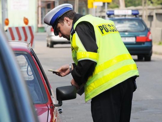 Osobliwe mandaty - za... spożywanie posiłku podczas jazdy.