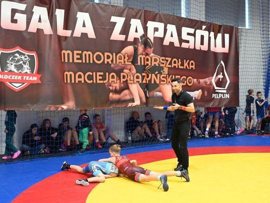 Ostra rywalizacja sportowa i 13 medali na TURNIEJU ZAPASÓW dla dzieci i młodzieży w Pelplinie.  IX Gala Zapasów - Memoriał Marszałka Macieja Płażyńskiego. Grand Prix Kociewia