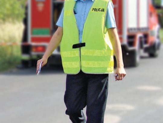 Oszczędzanie według Tuska. Policjanci pieszo, lecz w skarpetkach