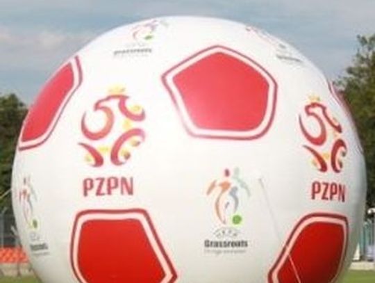 Panie premierze, jak grać?  W &quot;gałę&quot; na &quot;orlikach&quot;