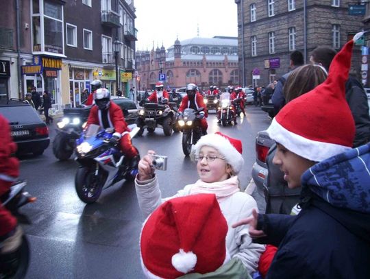 Parada mikołajkowa. Na motocyklach, quadach i skuterach