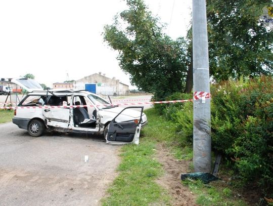 Pasażer stracił rękę  - kierowca z 3 promilami uderzył w słup